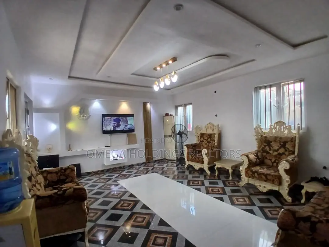 6bdrm Bungalow in Ologolo Estate, Idishin for sale in Idishin