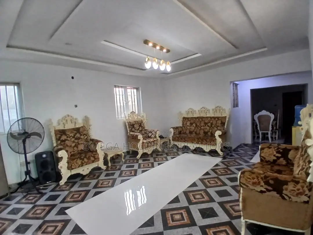 6bdrm Bungalow in Ologolo Estate, Idishin for sale in Idishin