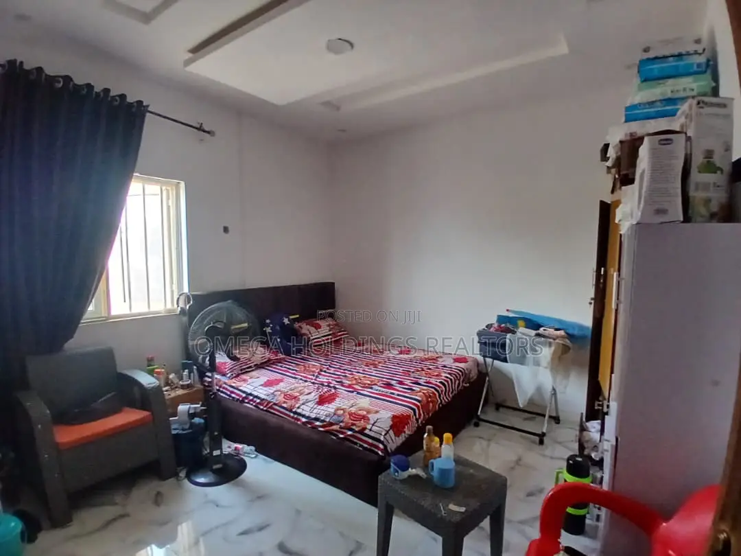 6bdrm Bungalow in Ologolo Estate, Idishin for sale in Idishin