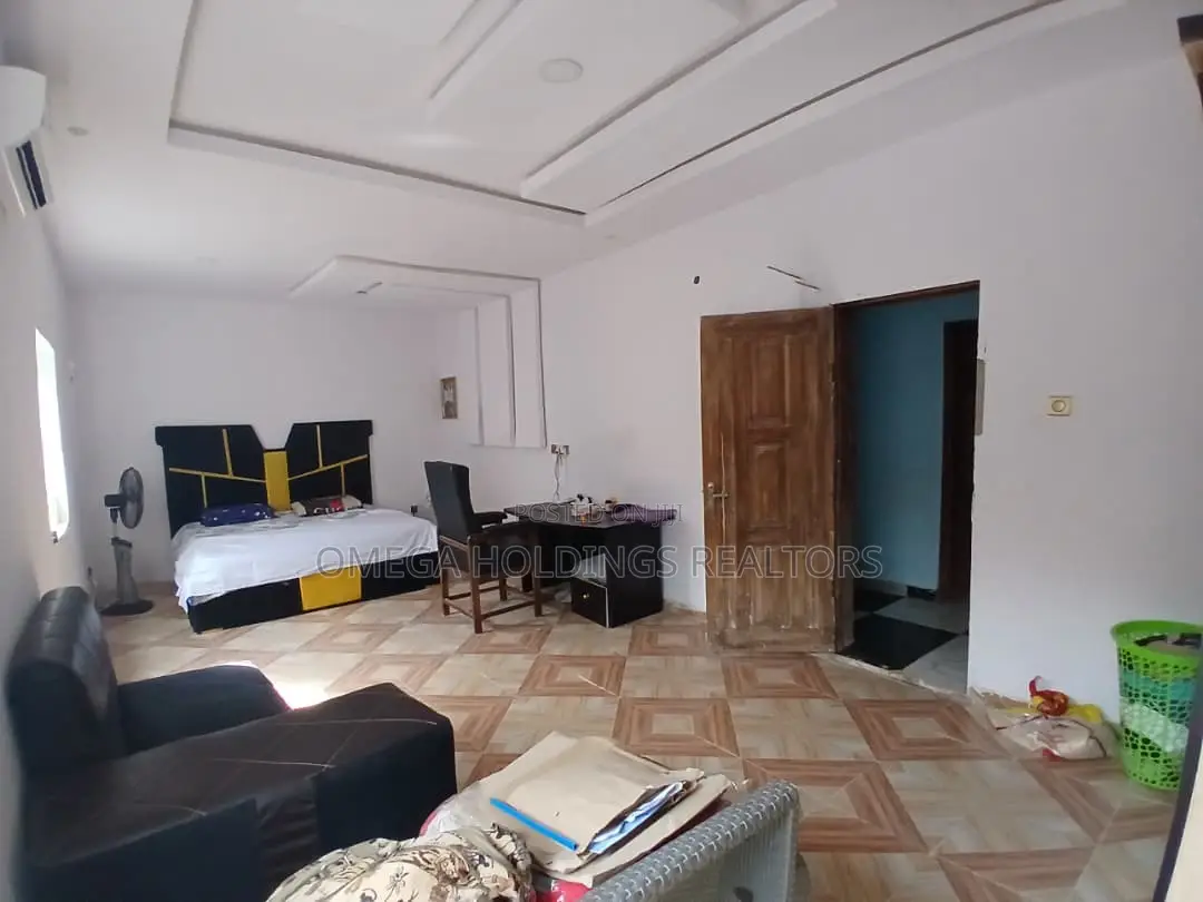 6bdrm Bungalow in Ologolo Estate, Idishin for sale in Idishin