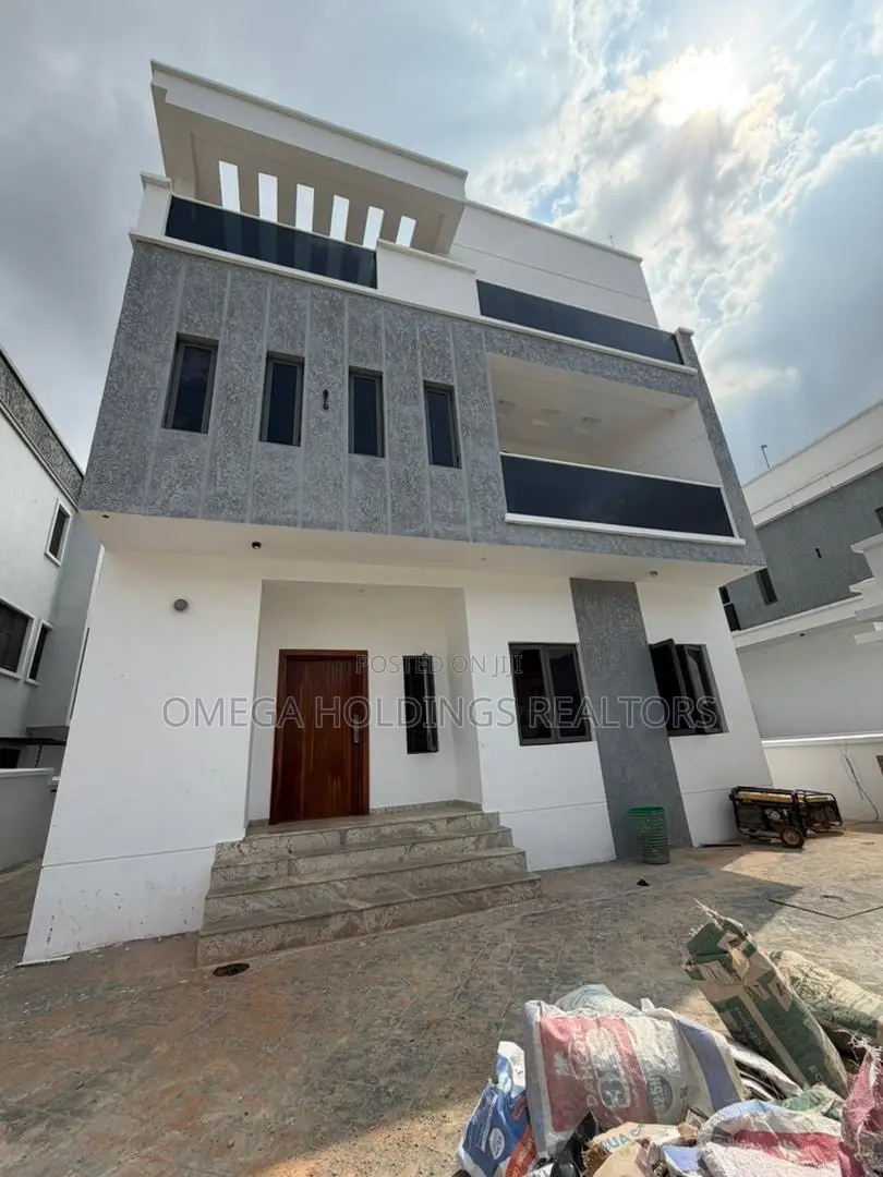 5bdrm Duplex in Kolapo Ishola Gra, Akobo for sale in Akobo