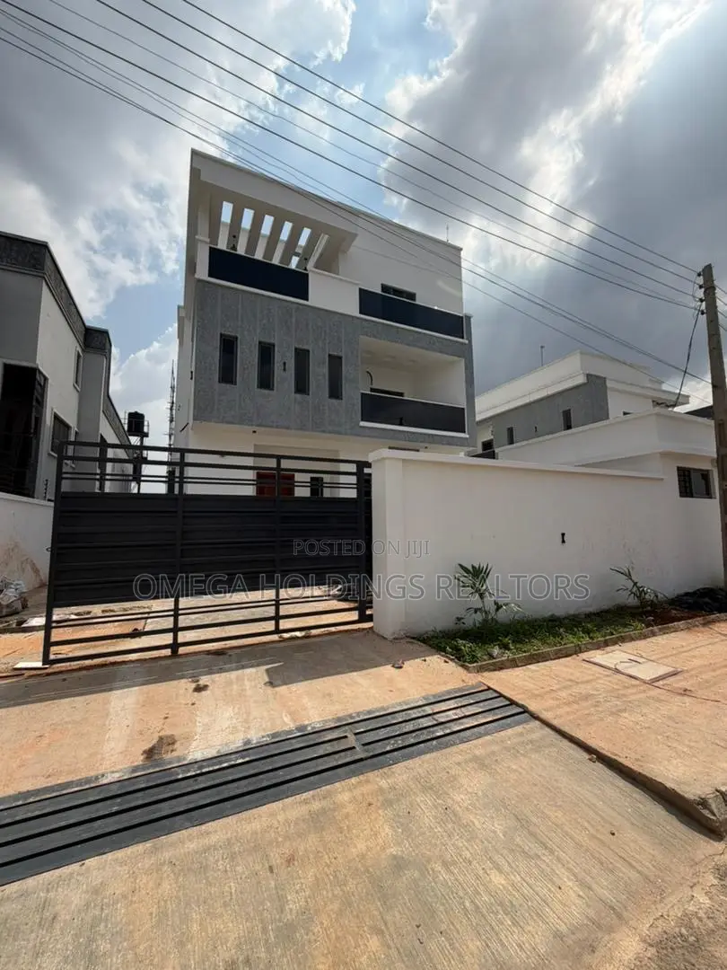 5bdrm Duplex in Kolapo Ishola Gra, Akobo for sale in Akobo
