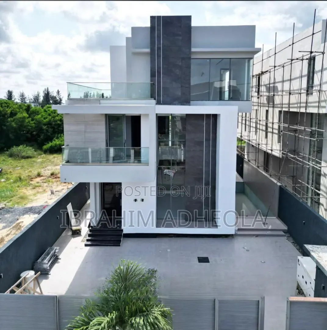 5bdrm Duplex in Parkview for sale in Parkview Estate