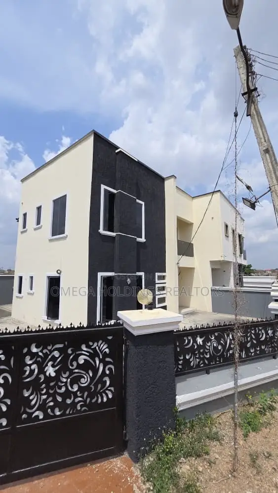 3bdrm Duplex in Carlton Gate, Akobo for sale in Akobo
