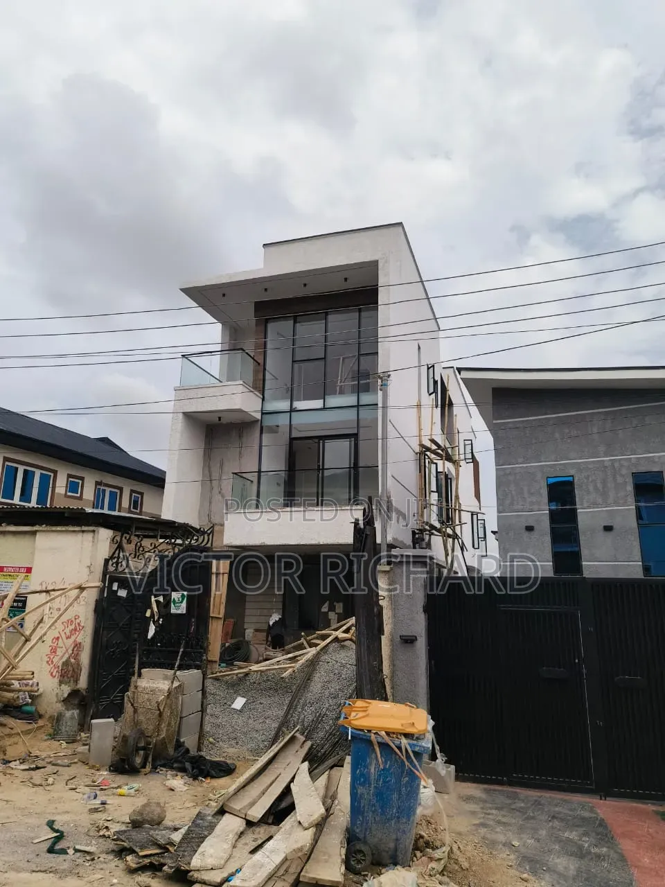 5bdrm Duplex in Magodo Phase 1 for sale in Magodo