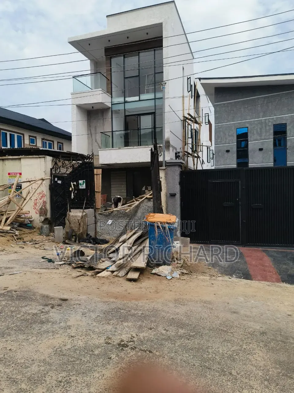 5bdrm Duplex in Magodo Phase 1 for sale in Magodo