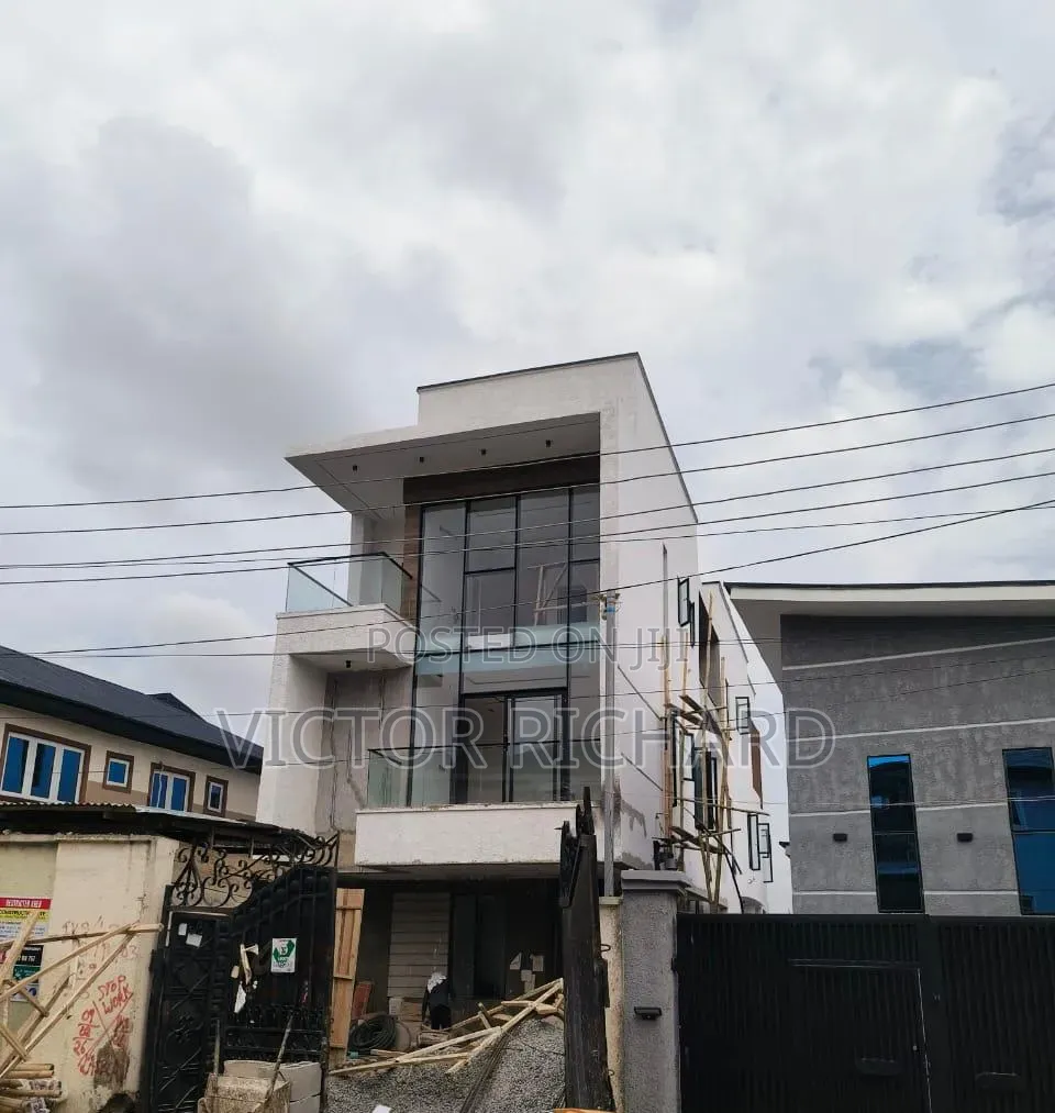 5bdrm Duplex in Magodo Phase 1 for sale in Magodo