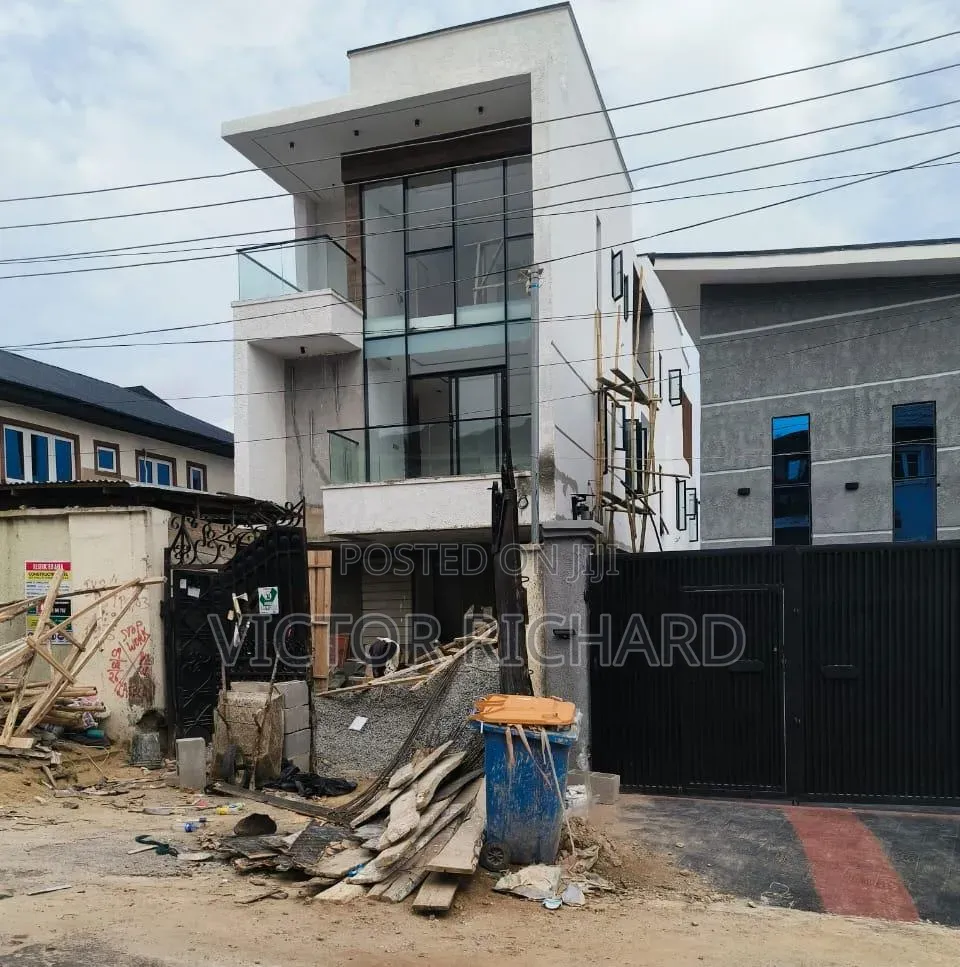 5bdrm Duplex in Magodo Phase 1 for sale in Magodo