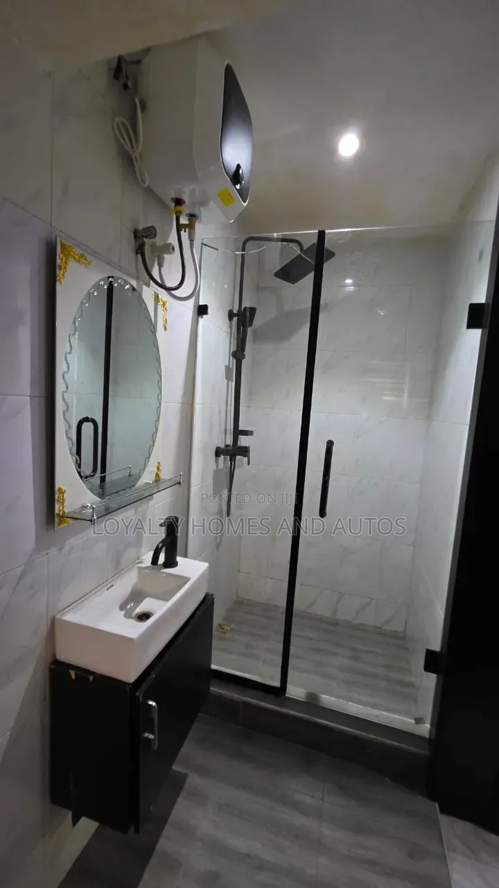 7bdrm Duplex in Hampton Bay Estate, Ikate for sale in Ikate