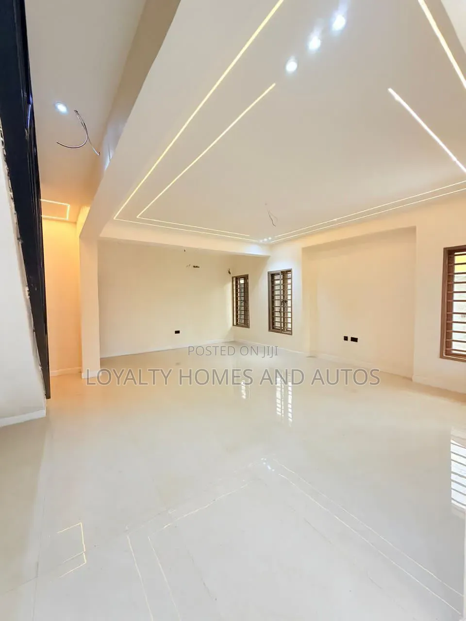 7bdrm Duplex in Hampton Bay Estate, Ikate for sale in Ikate