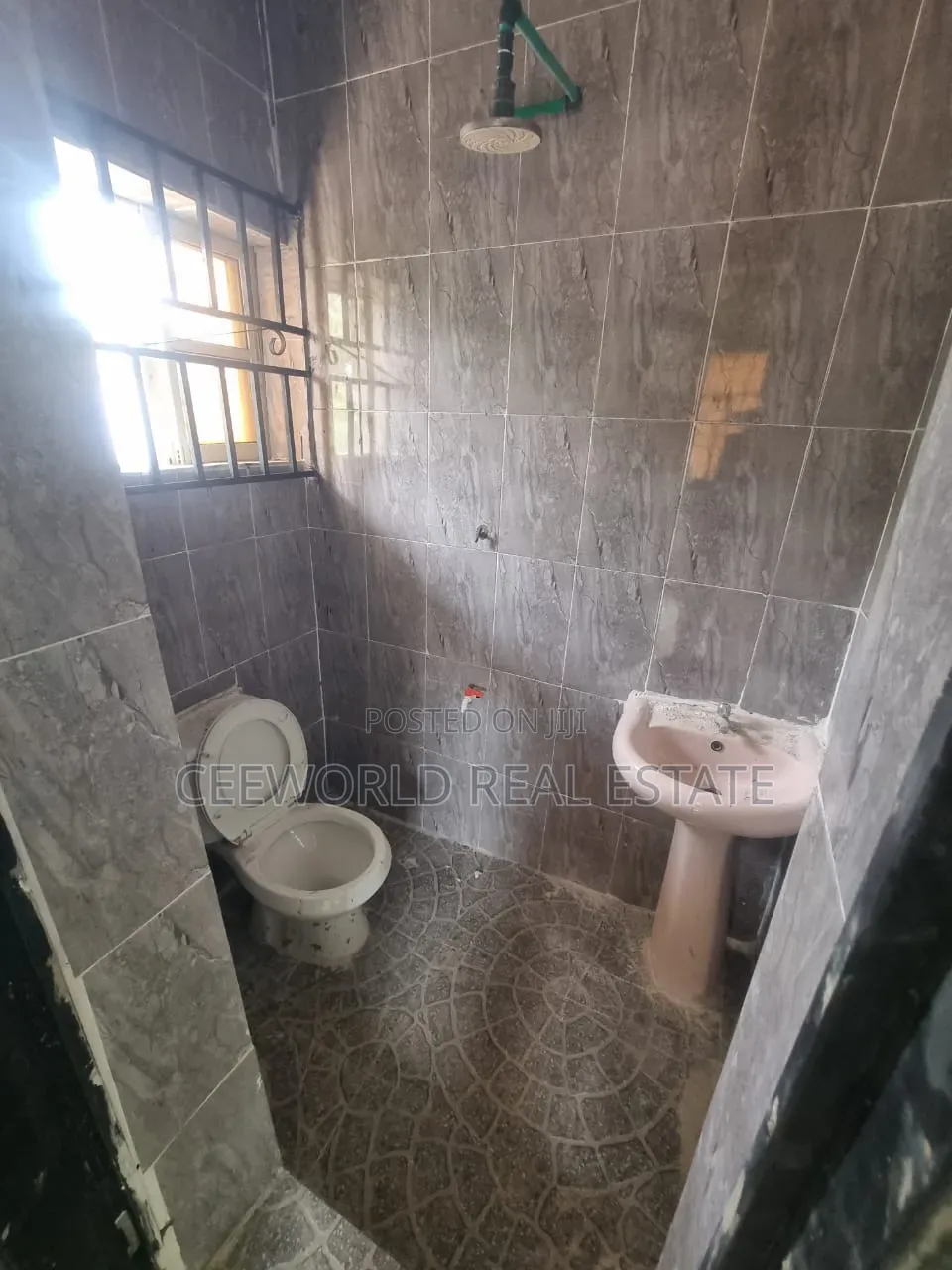 3bdrm Apartment in Ashipa Tipper Garage, Akala Express for rent in Akala Express