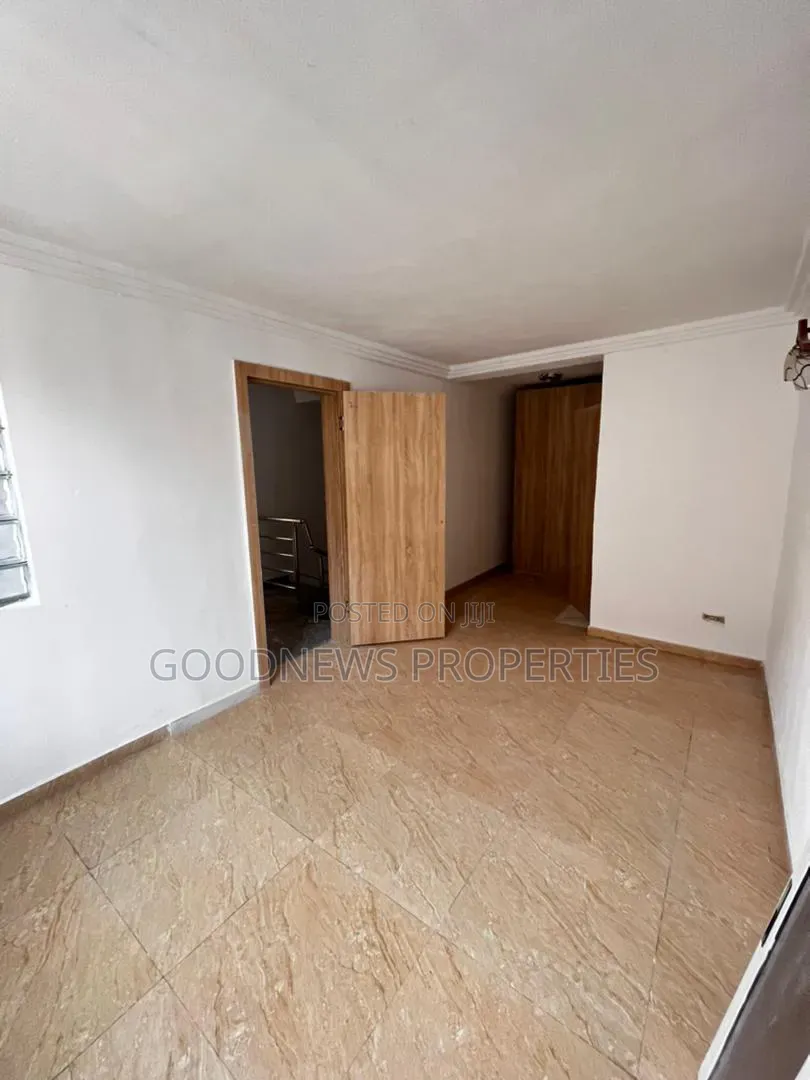 5bdrm Duplex in Chevron for sale in Chevron