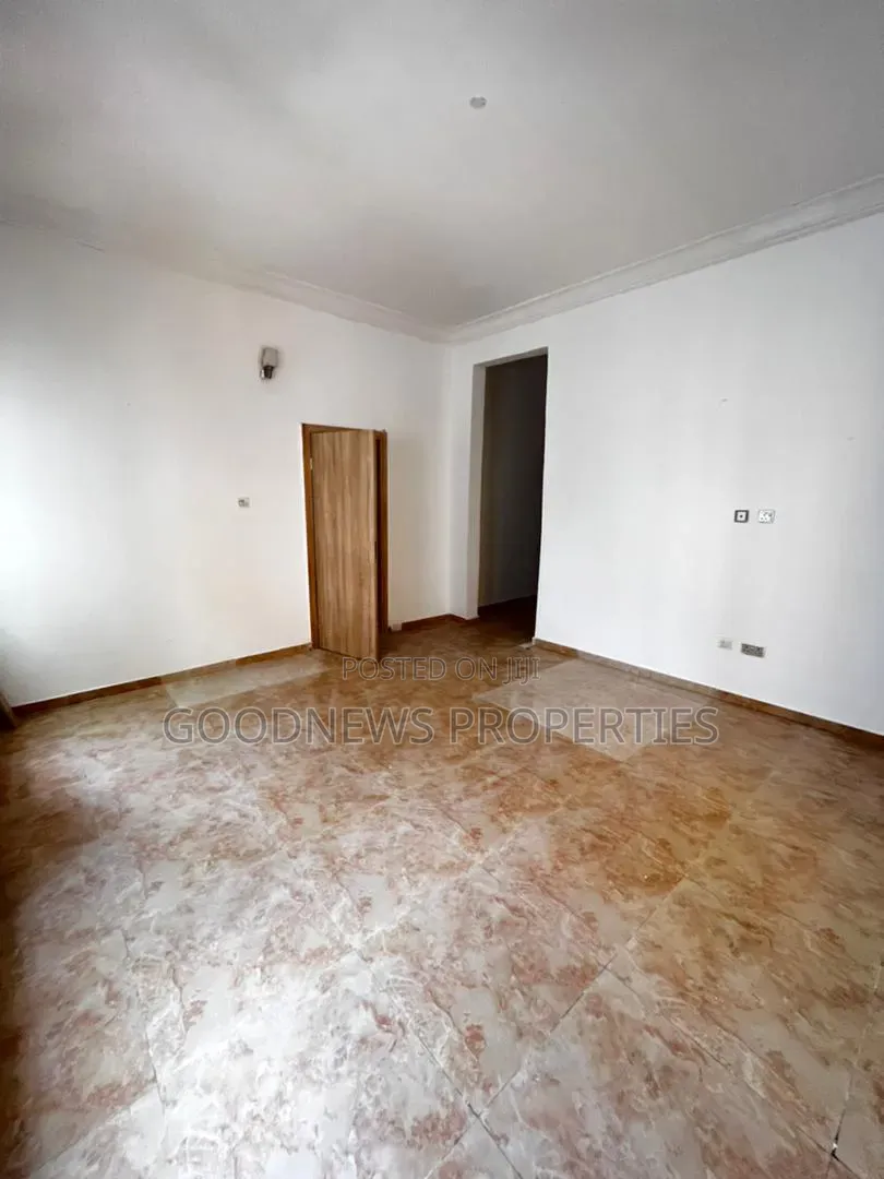 5bdrm Duplex in Chevron for sale in Chevron