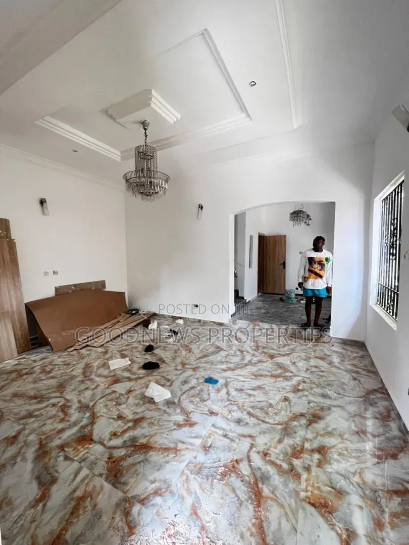 5bdrm Duplex in Chevron for sale in Chevron