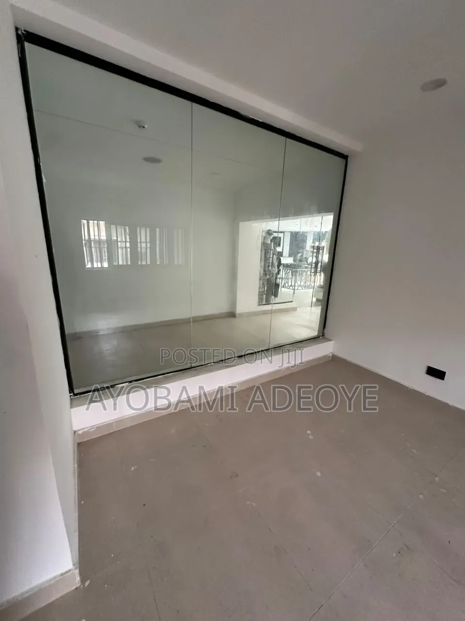 Sho/Office to Let Lekki Phase 1 in Lekki Phase 1