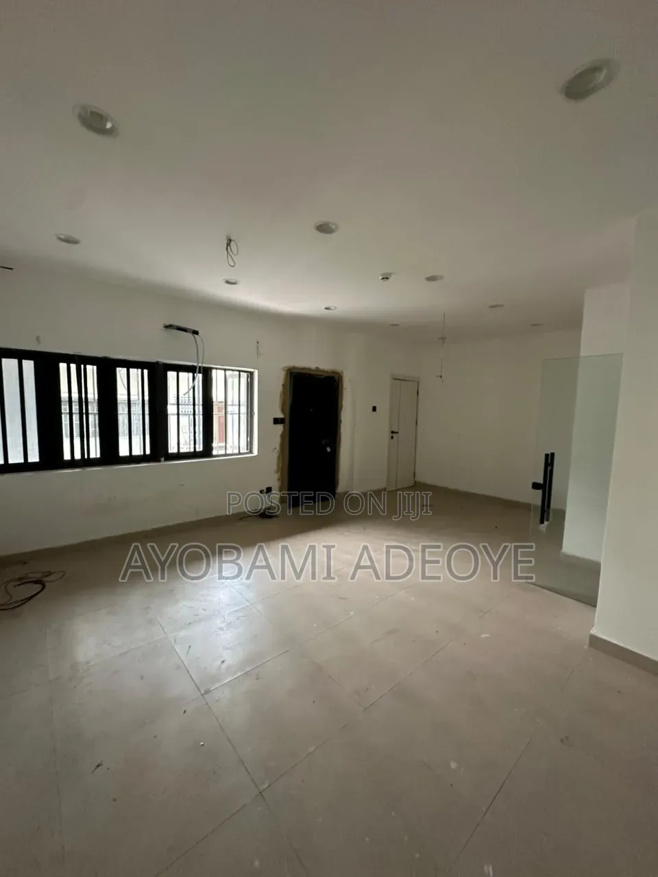 Sho/Office to Let Lekki Phase 1 in Lekki Phase 1