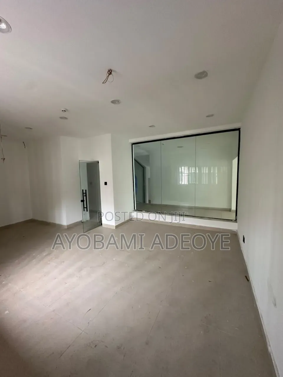 Sho/Office to Let Lekki Phase 1 in Lekki Phase 1