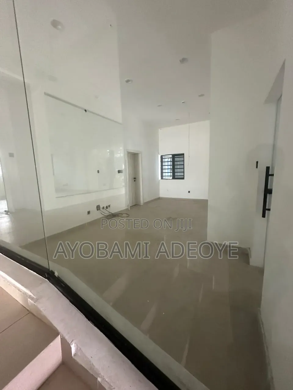 Sho/Office to Let Lekki Phase 1 in Lekki Phase 1