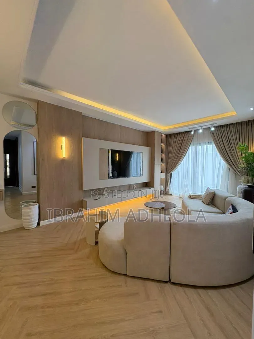 Furnished 3bdrm Apartment in Ligali Ayorinde for sale in Ligali Ayorinde