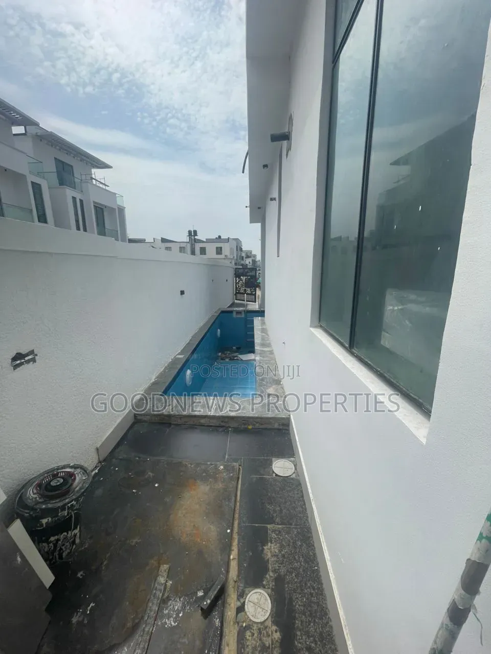5bdrm Duplex in Chevron Toll Gate for sale in Chevron
