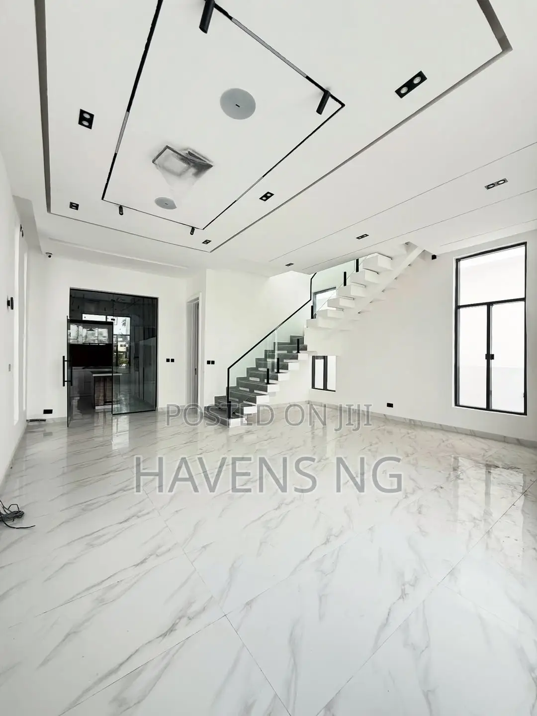 5bdrm Duplex in Chevron for sale in Chevron