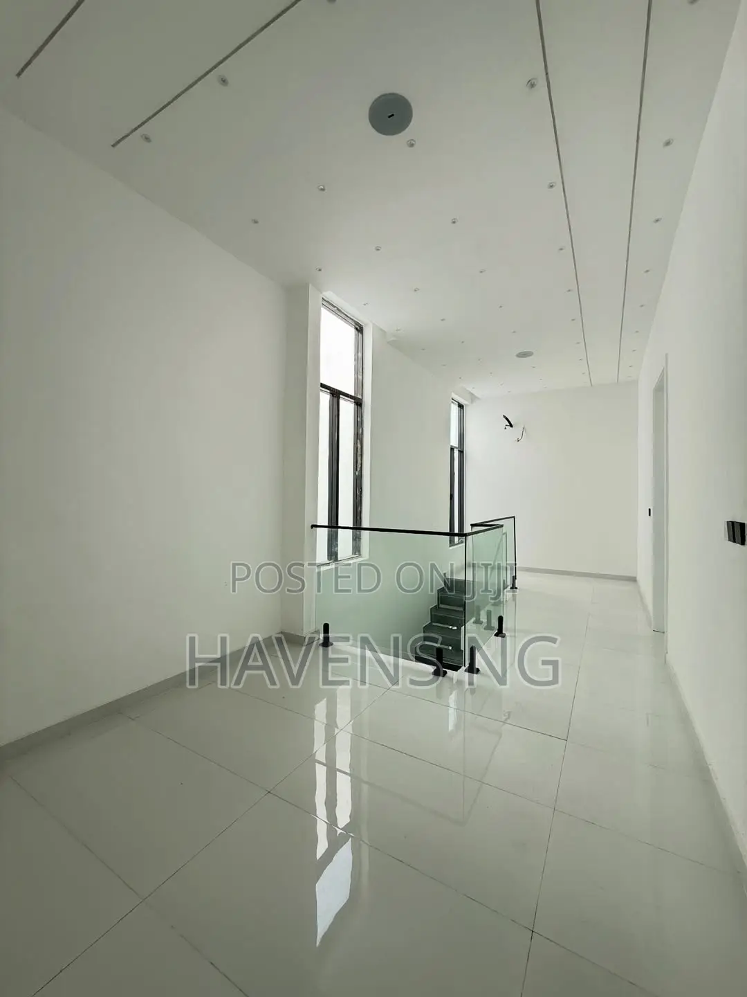 5bdrm Duplex in Chevron for sale in Chevron
