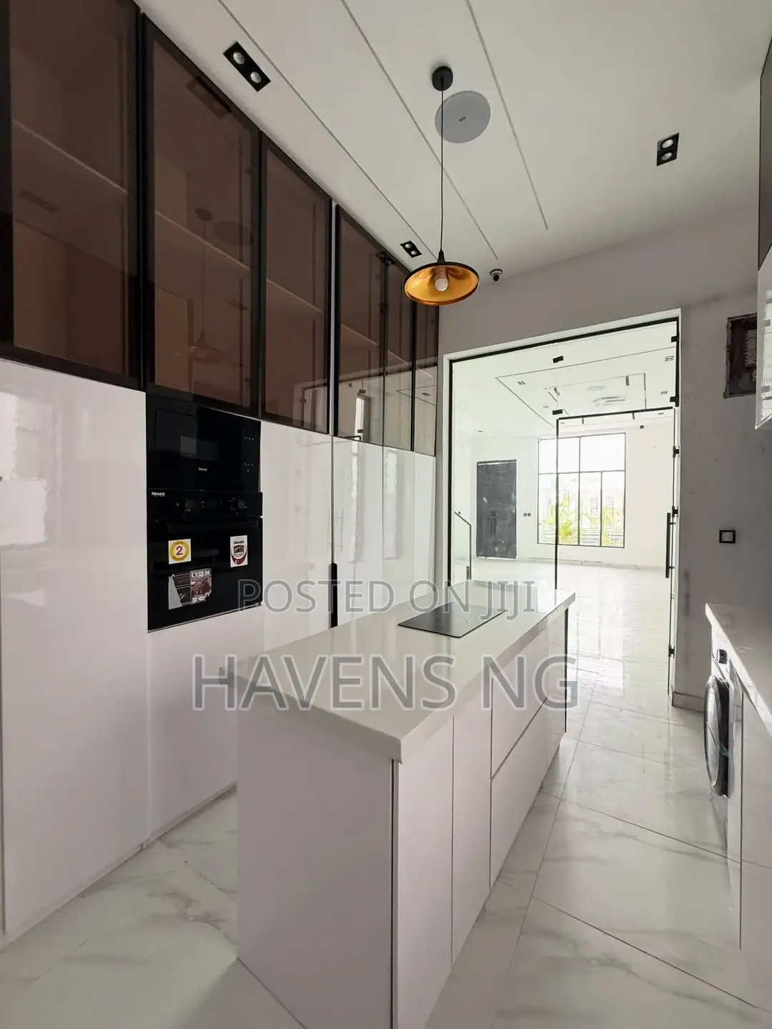 5bdrm Duplex in Chevron for sale in Chevron