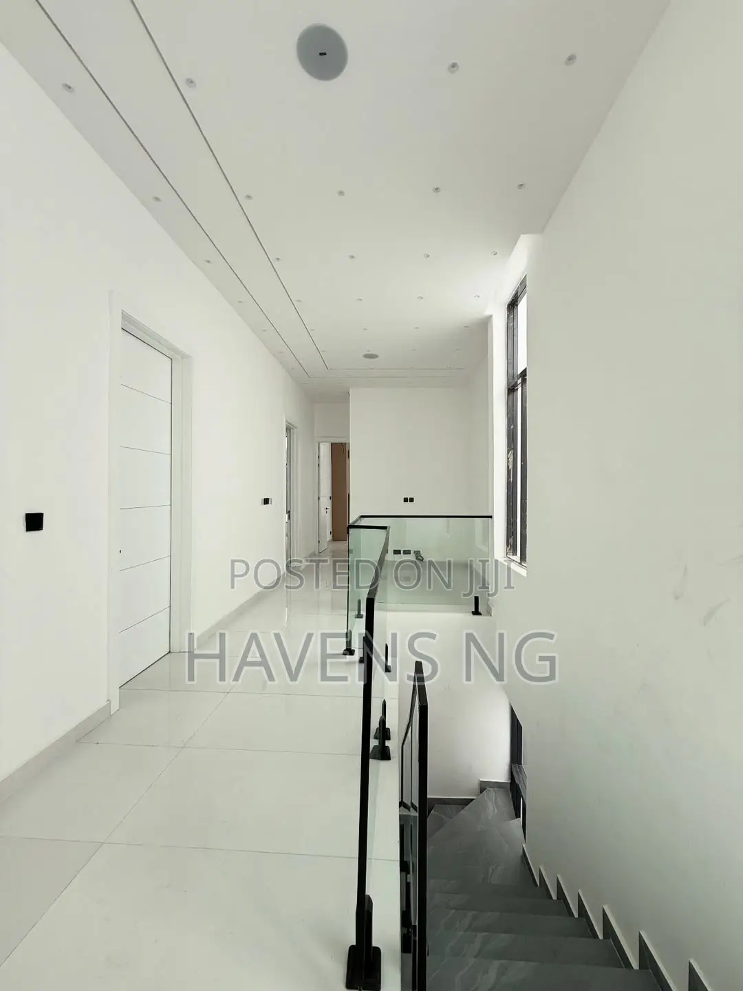 5bdrm Duplex in Chevron for sale in Chevron