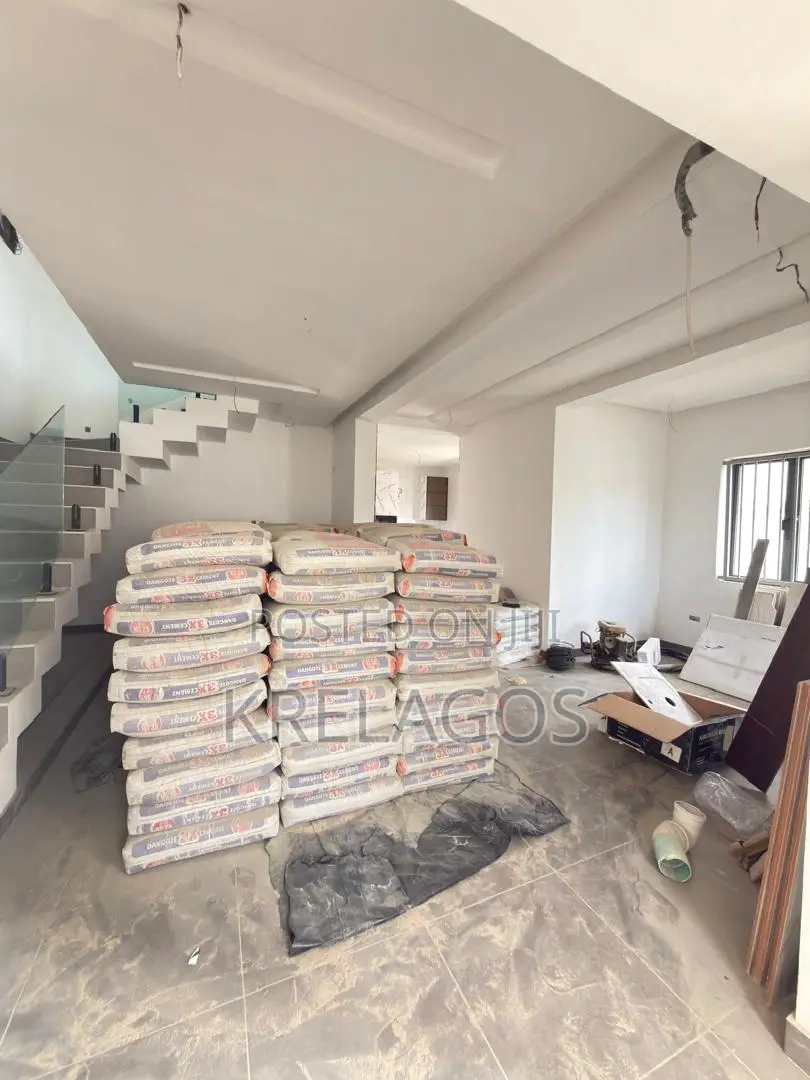 4bdrm Duplex in Lekki Phase 1 for rent in Lekki Phase 1