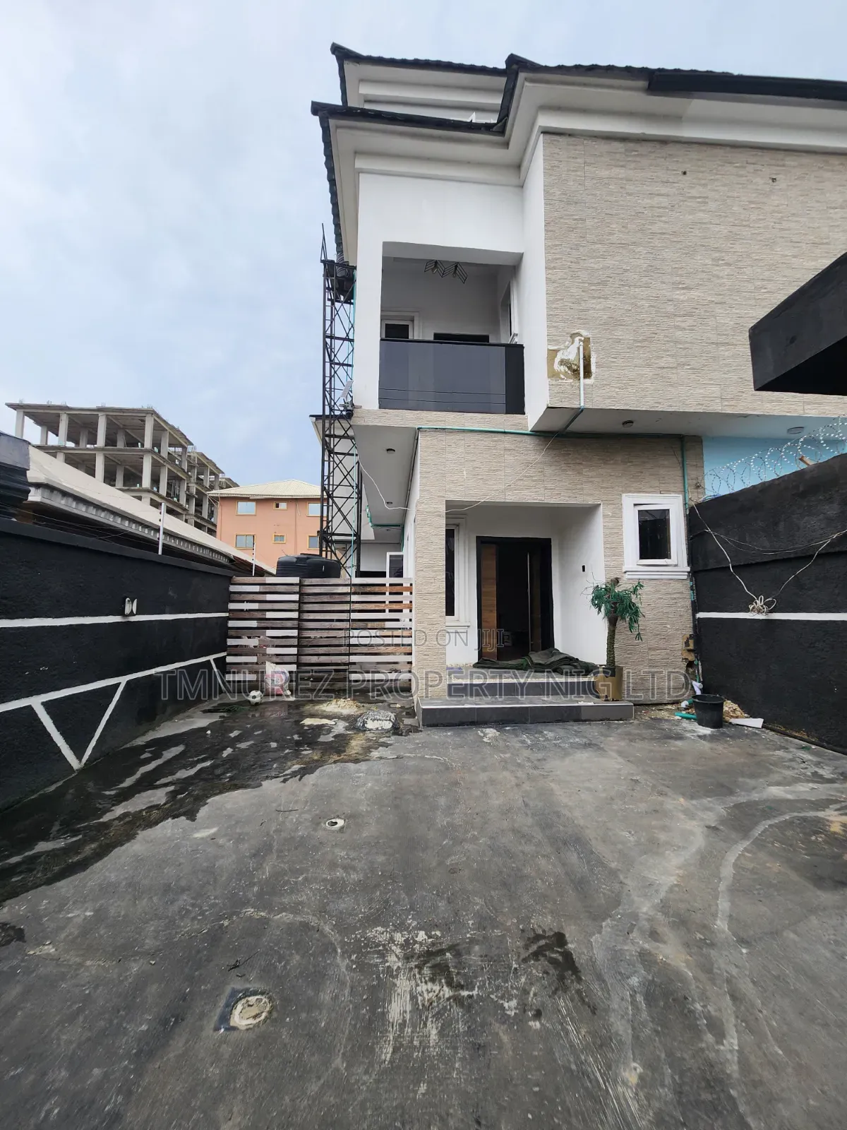 Studio Apartment in Chevron for rent in Chevron