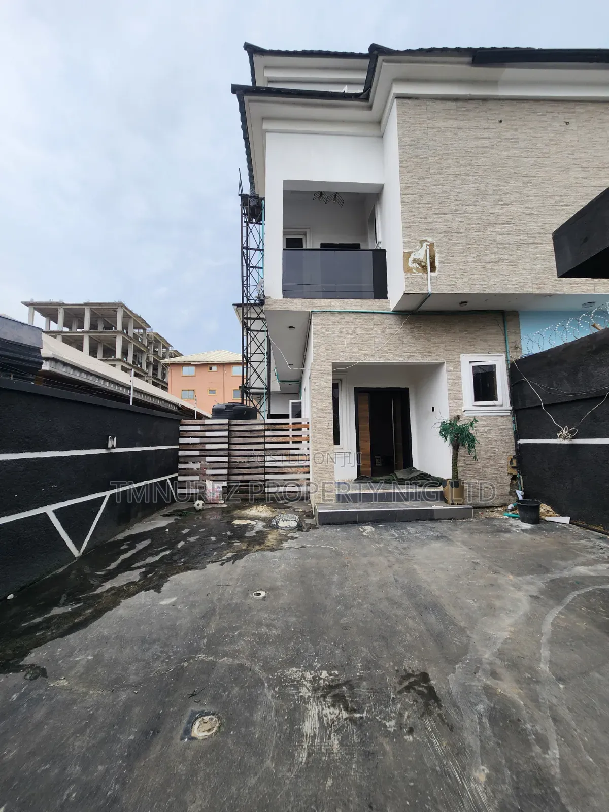 Studio Apartment in Chevron for rent in Chevron