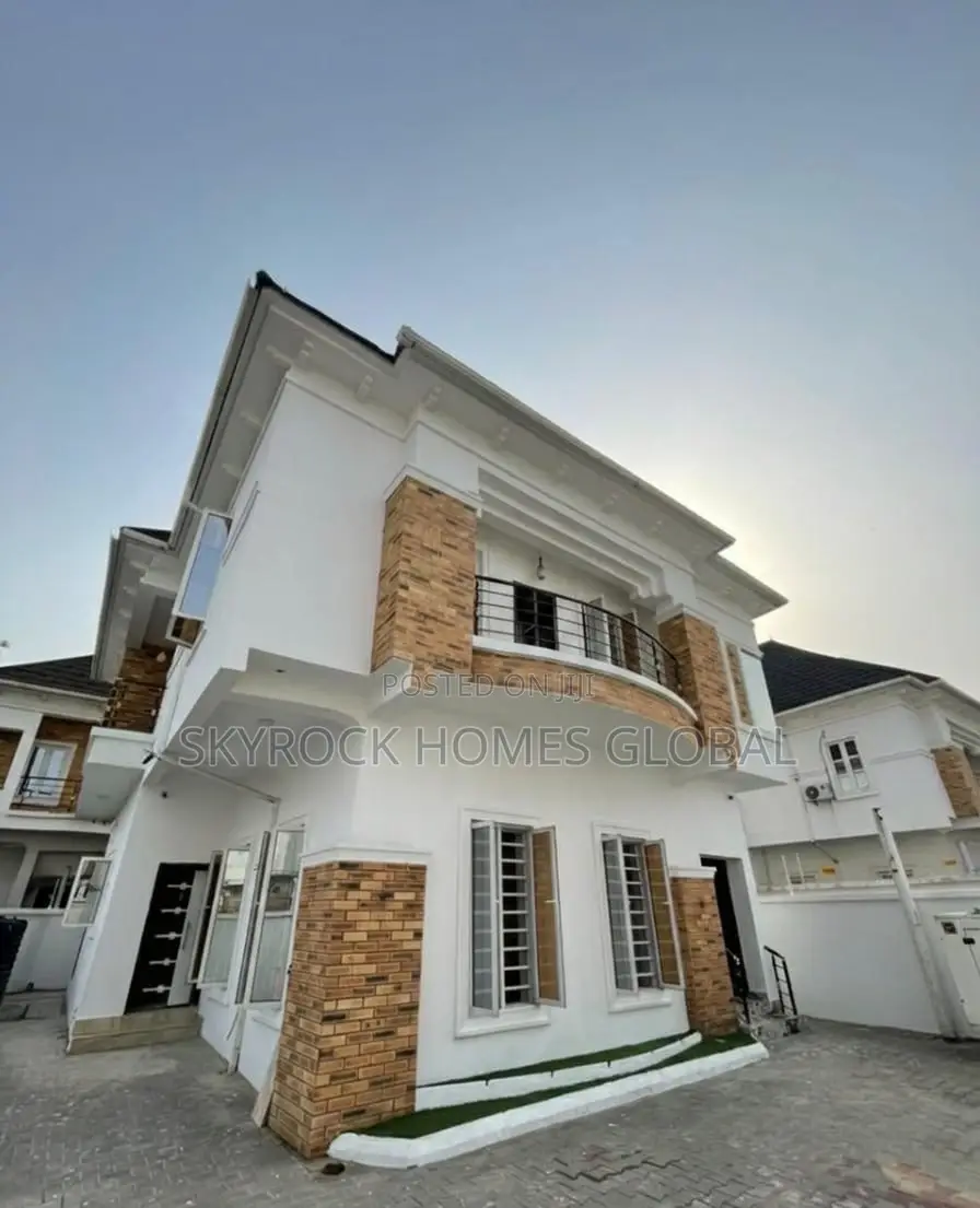 4bdrm Duplex in Chevron for sale in Chevron