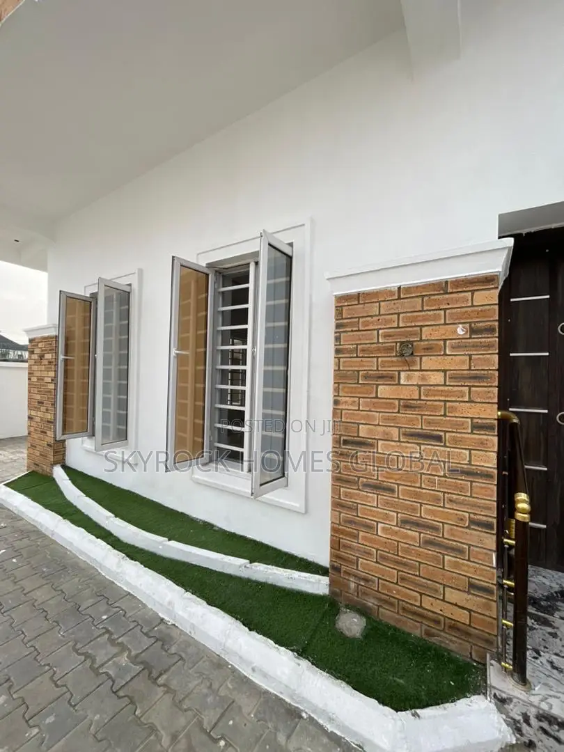 4bdrm Duplex in Chevron for sale in Chevron