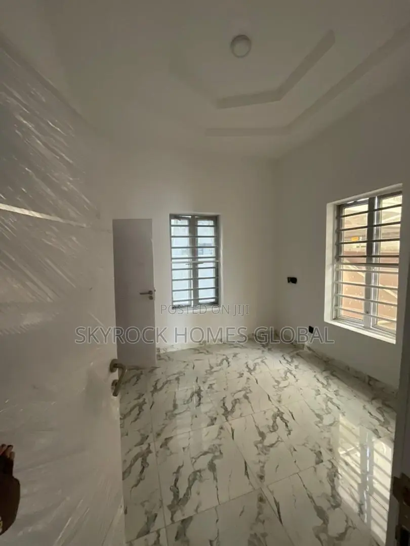 4bdrm Duplex in Chevron for sale in Chevron