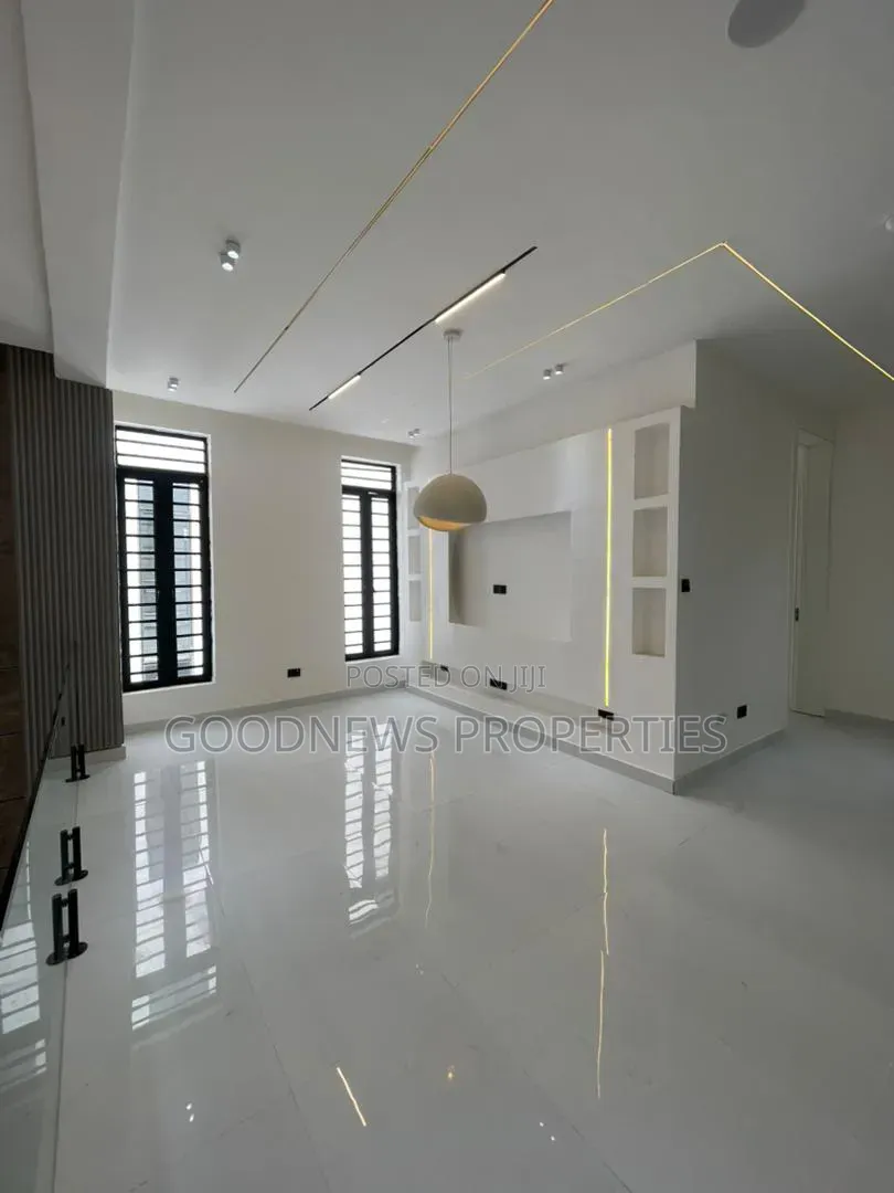4bdrm Duplex in Lekki Phase 1 for sale in Lekki Phase 1