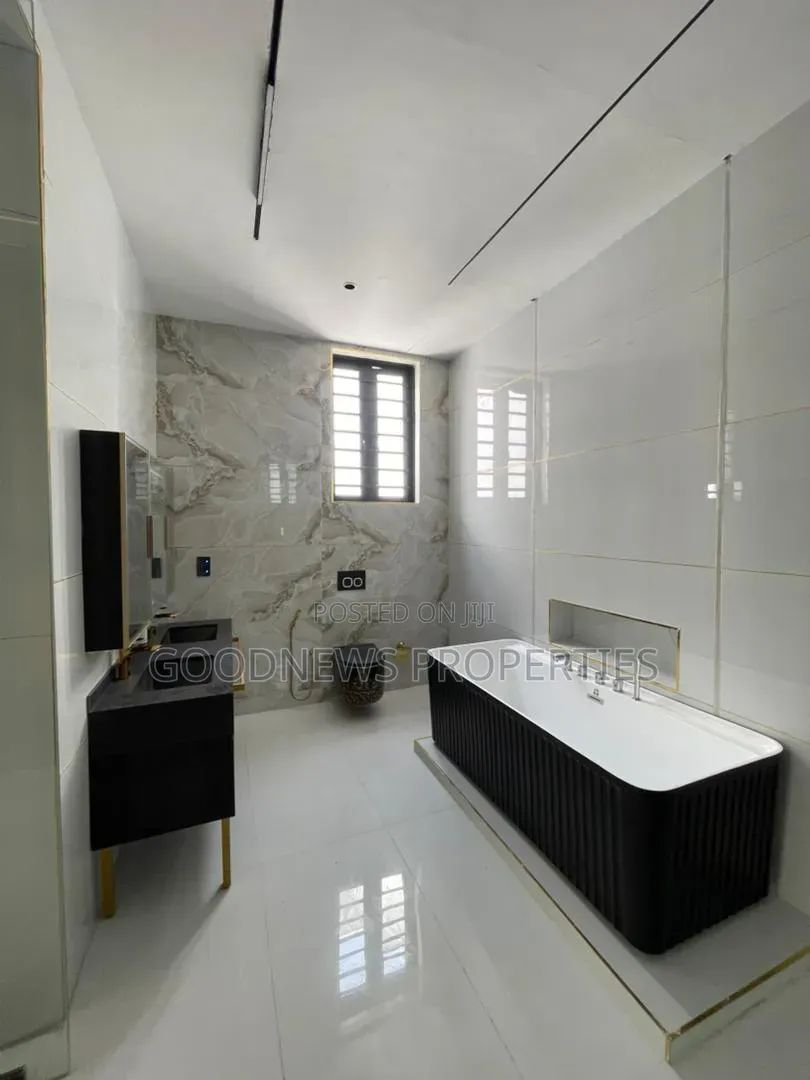 4bdrm Duplex in Lekki Phase 1 for sale in Lekki Phase 1