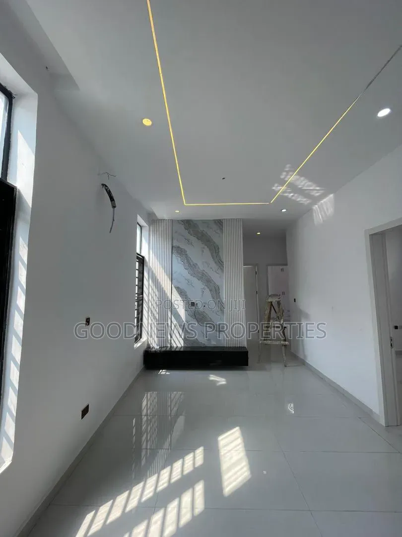 5bdrm Duplex in Chevron Toll Gate for sale in Chevron
