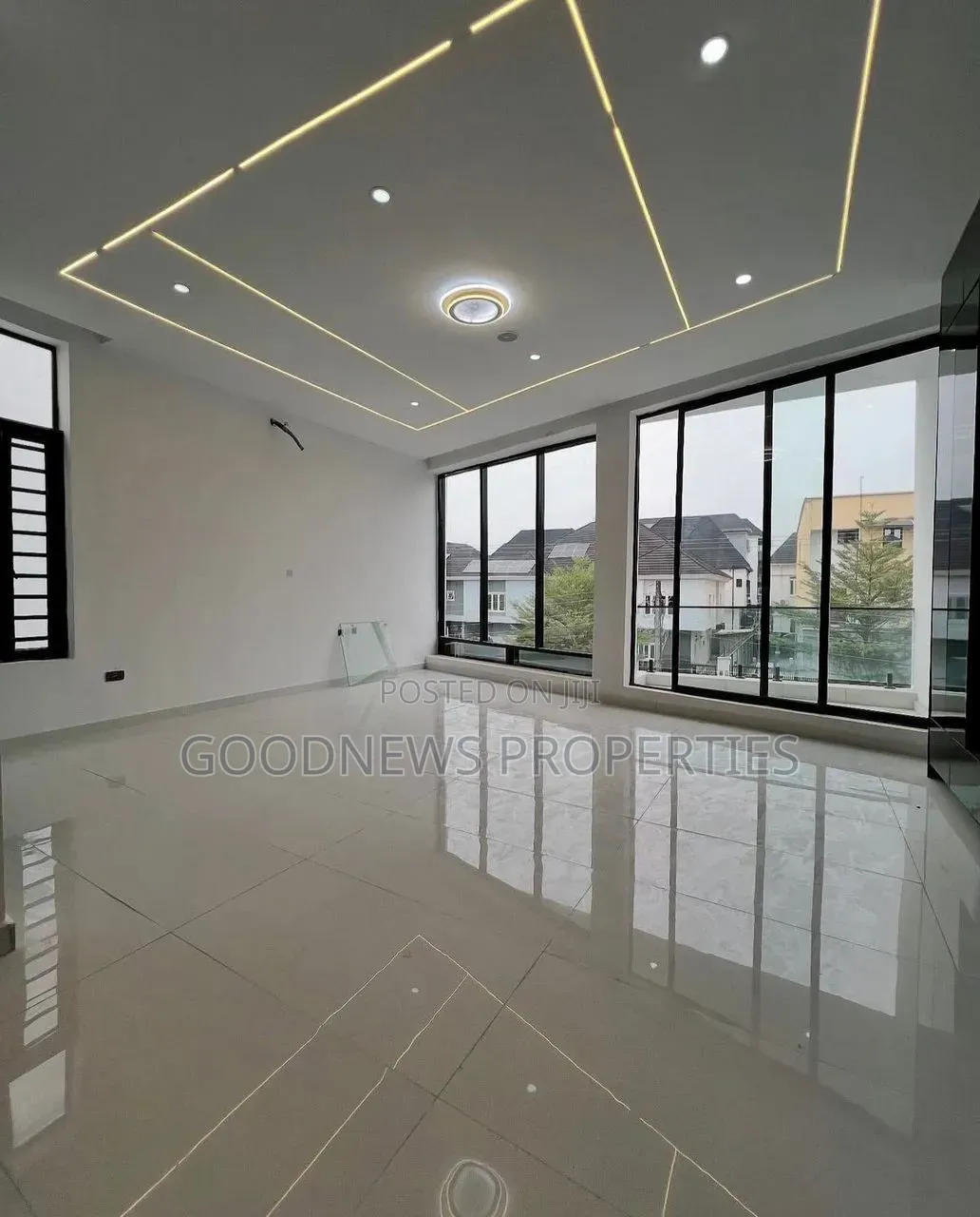 5bdrm Duplex in Chevron Toll Gate for sale in Chevron