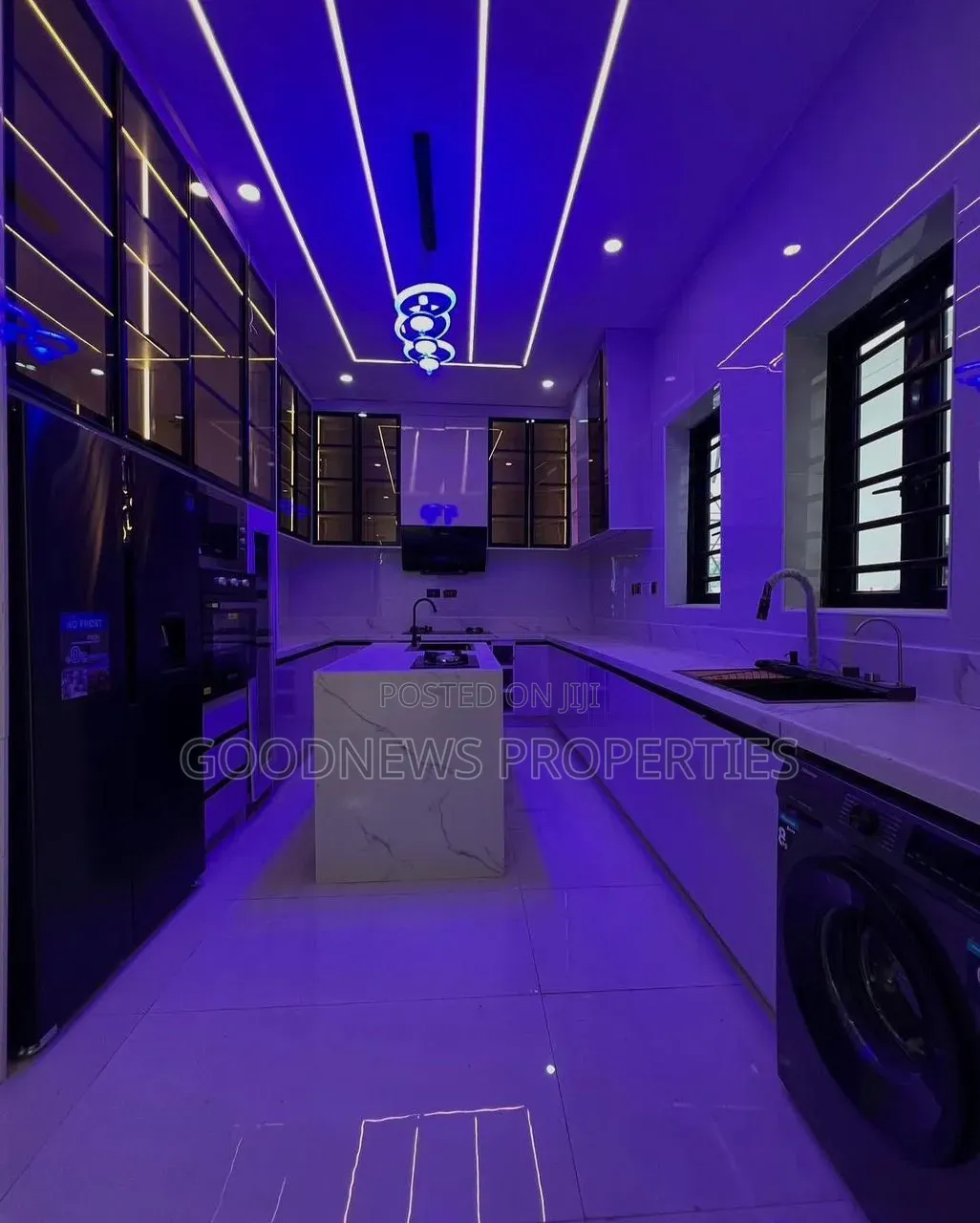 5bdrm Duplex in Chevron Toll Gate for sale in Chevron