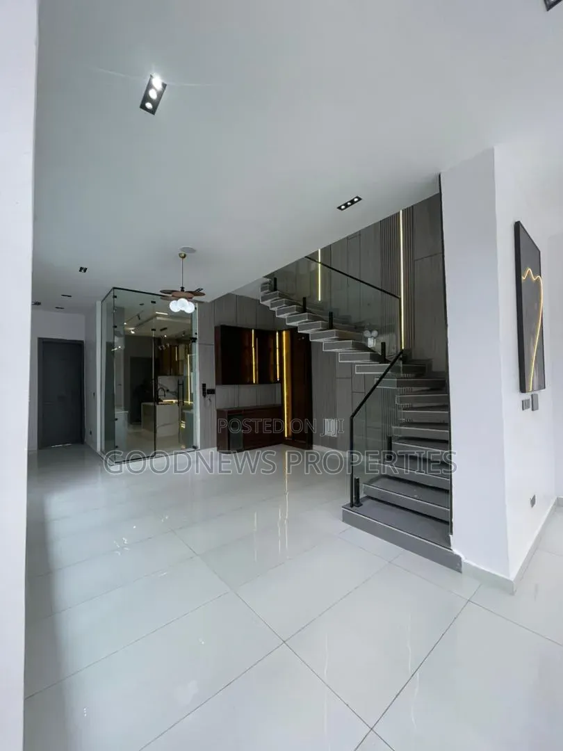 5bdrm Duplex in Osapa London for sale in Osapa london