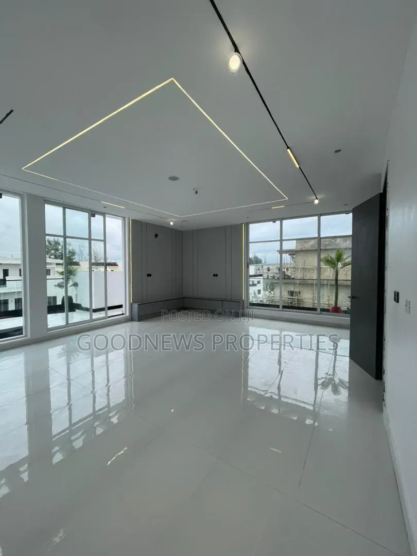 5bdrm Duplex in Osapa London for sale in Osapa london