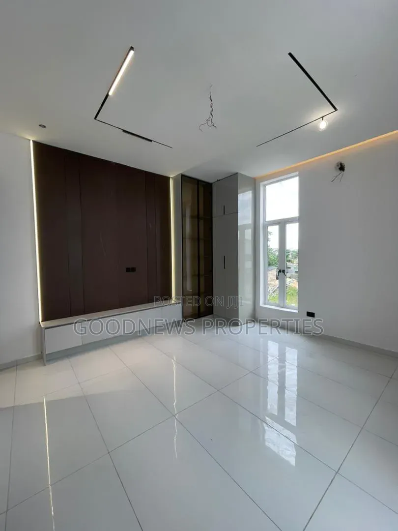 5bdrm Duplex in Osapa London for sale in Osapa london