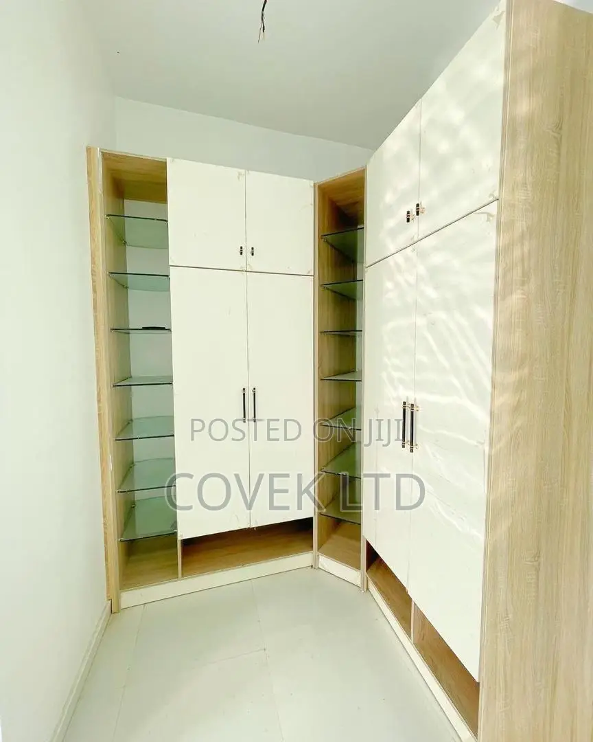 4bdrm Townhouse / Terrace in Creeklane Estate, for rent in Osapa london