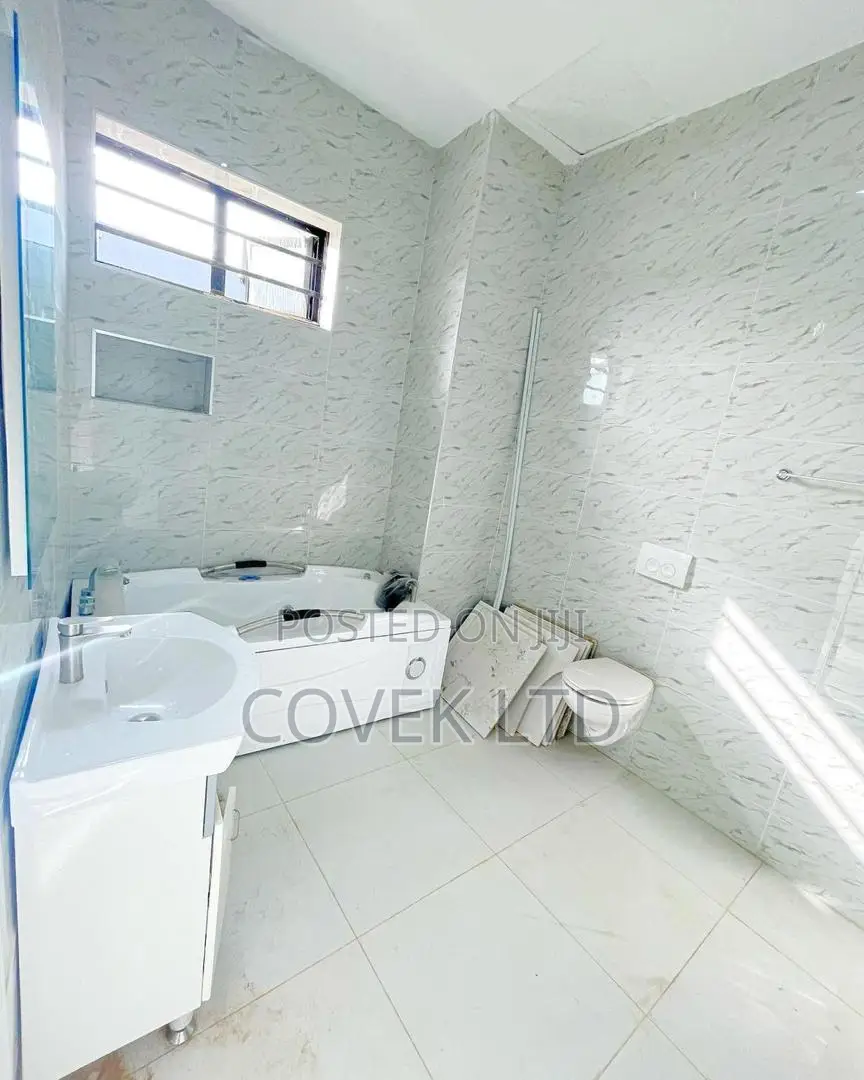 4bdrm Townhouse / Terrace in Creeklane Estate, for rent in Osapa london