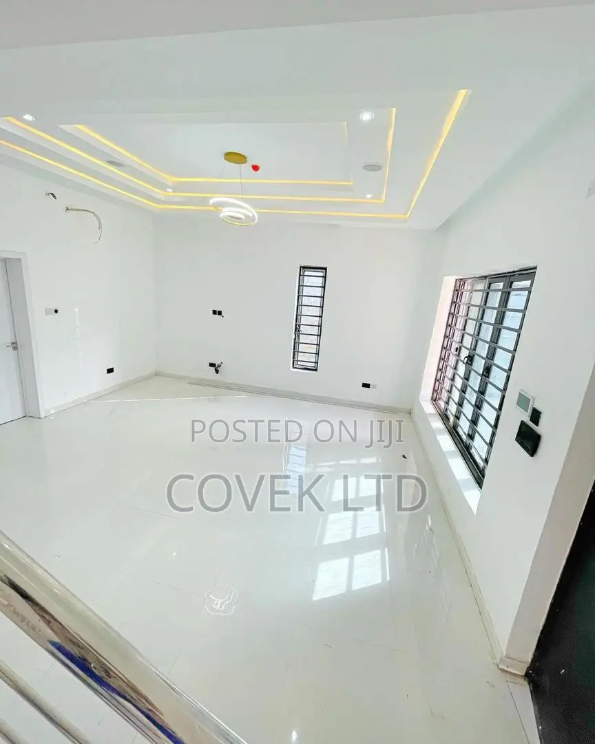 4bdrm Townhouse / Terrace in Creeklane Estate, for rent in Osapa london