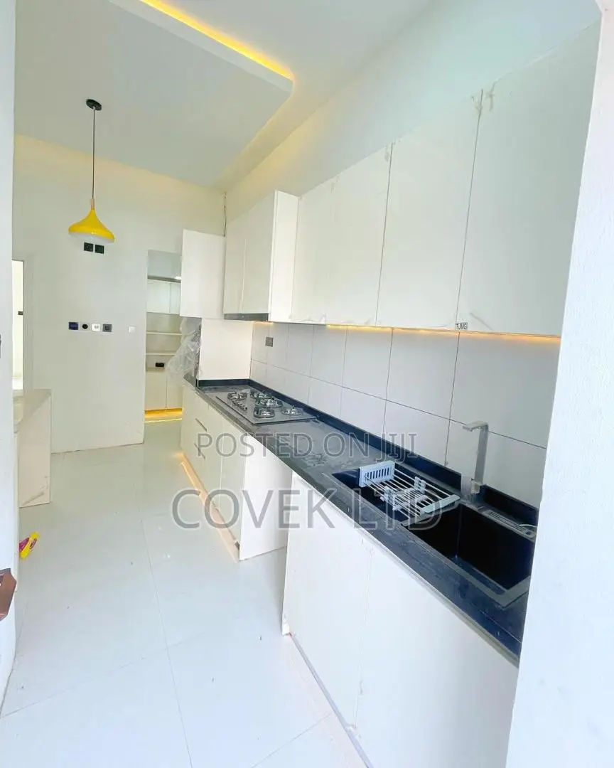 4bdrm Townhouse / Terrace in Creeklane Estate, for rent in Osapa london