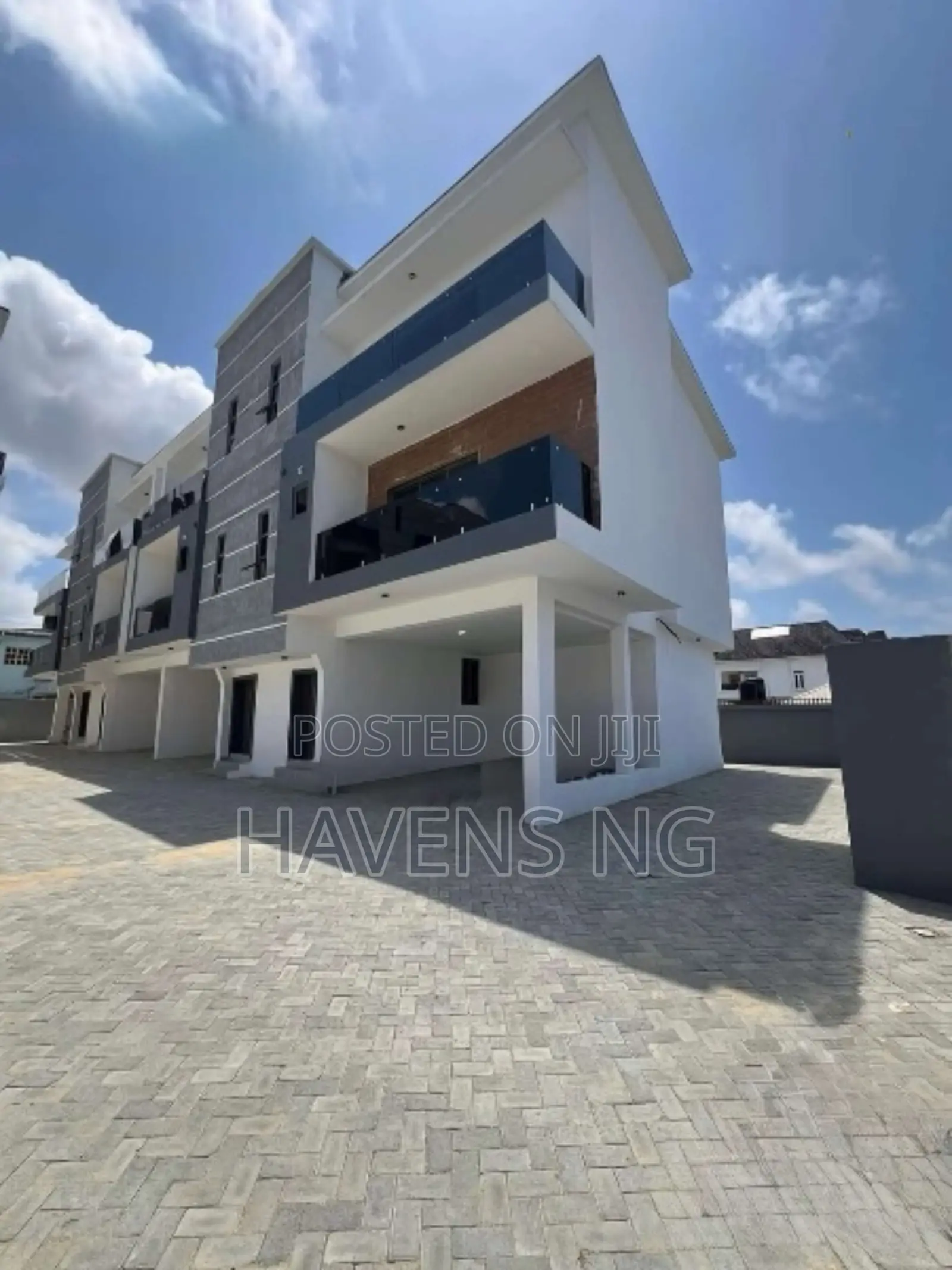 4bdrm Duplex in Ologolo for sale in Ologolo
