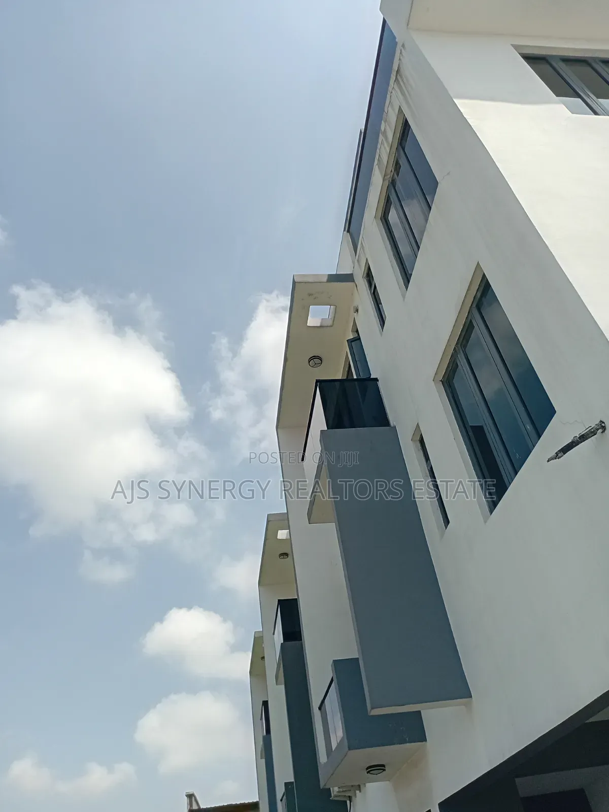 5bdrm Duplex in Thomas Estate for sale in Thomas Estate