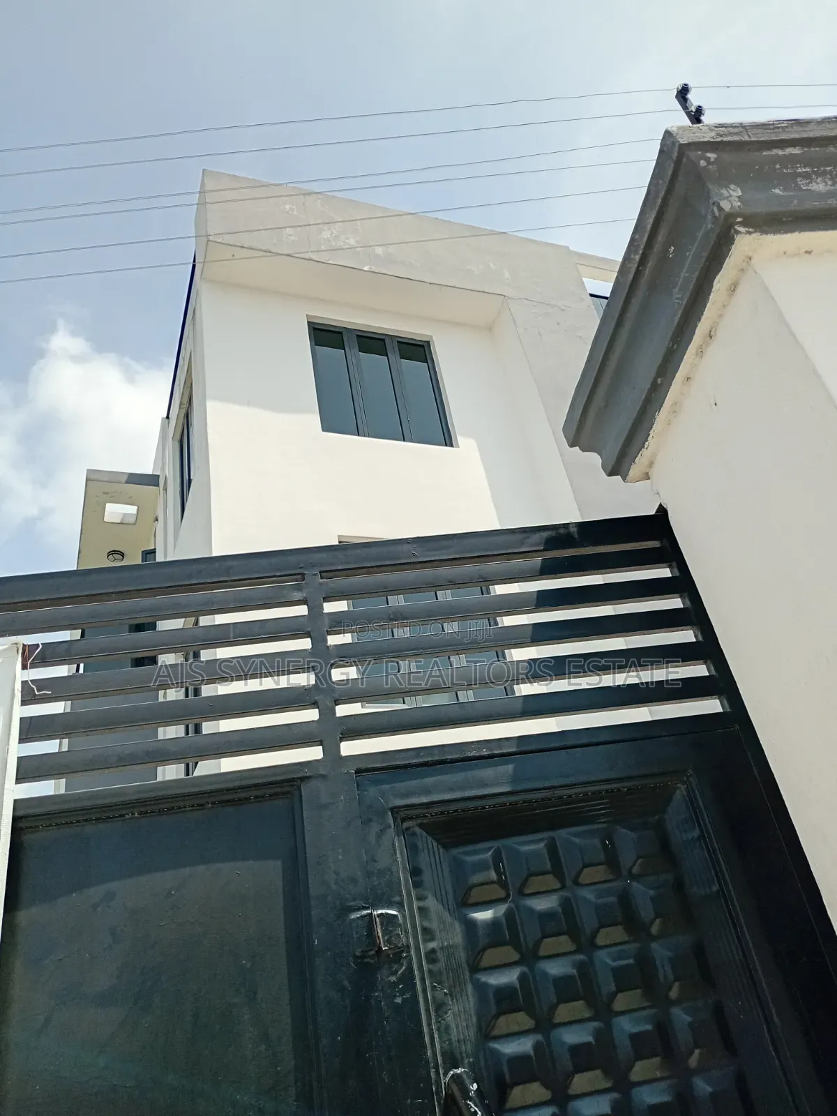5bdrm Duplex in Thomas Estate for sale in Thomas Estate