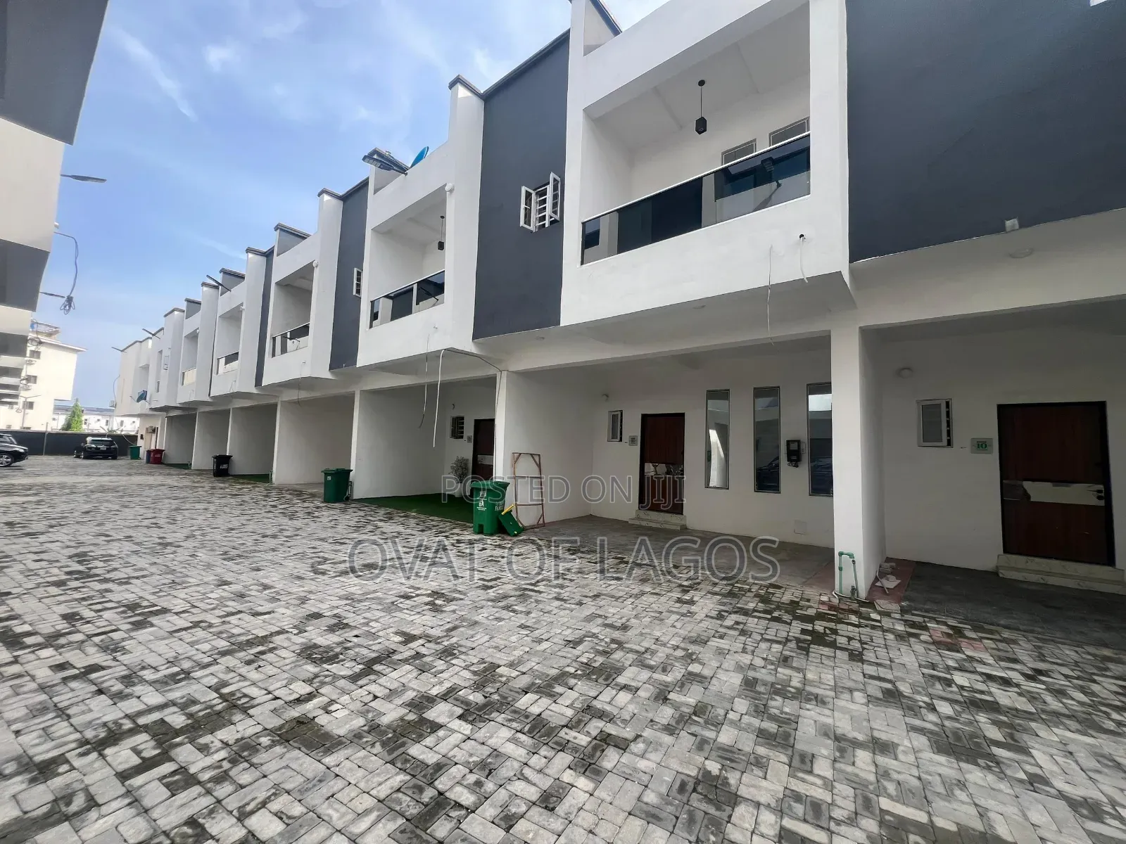 4bdrm Duplex in Ikota for sale in Ikota